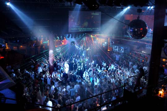 32235-clubbing