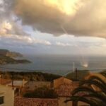 http://www.corfupress.com/v3/images/20131121_greece_waterspout-nggid041046-ngg0dyn-550x600x100-00f0w010c010r110f110r010t010.jpg
